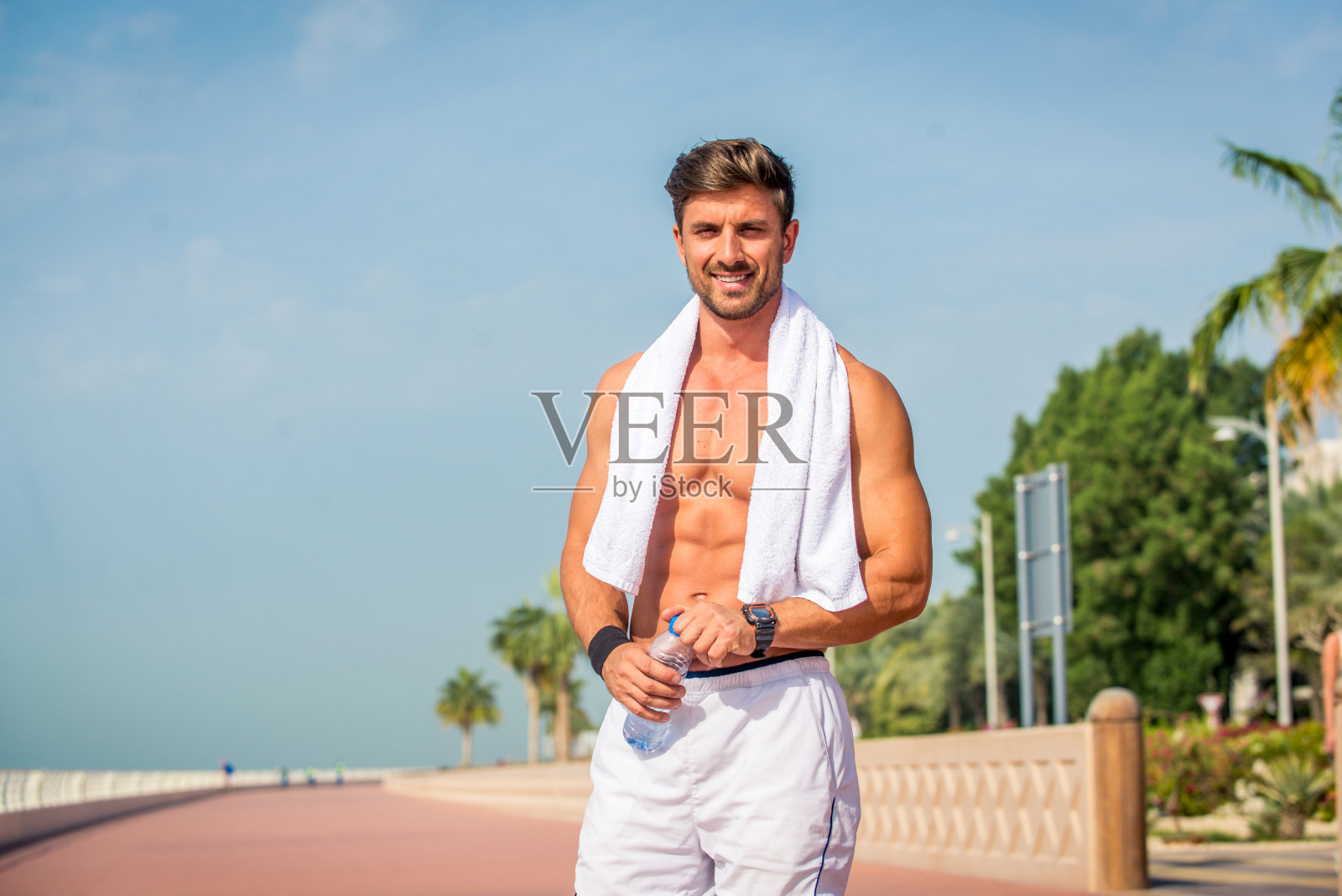 运动员在户外训练照片摄影图片