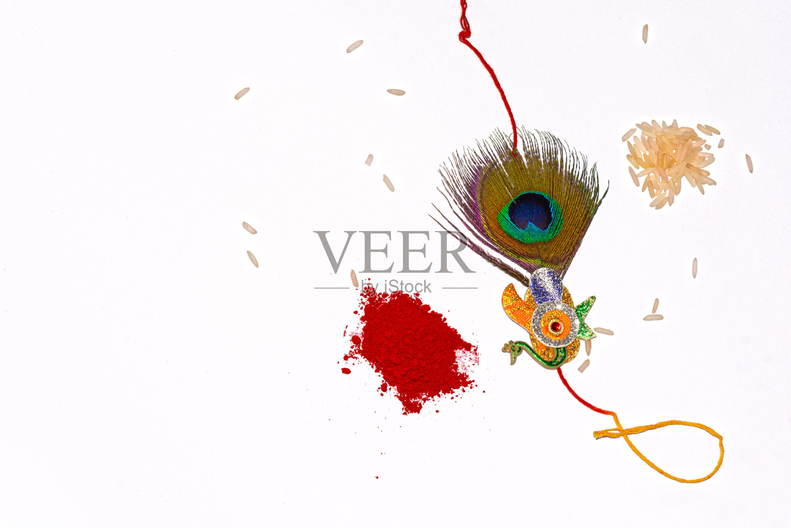 印度传统节日Raksha Bandhan,优雅的Rakhi在白色孤立的背景。照片摄影图片