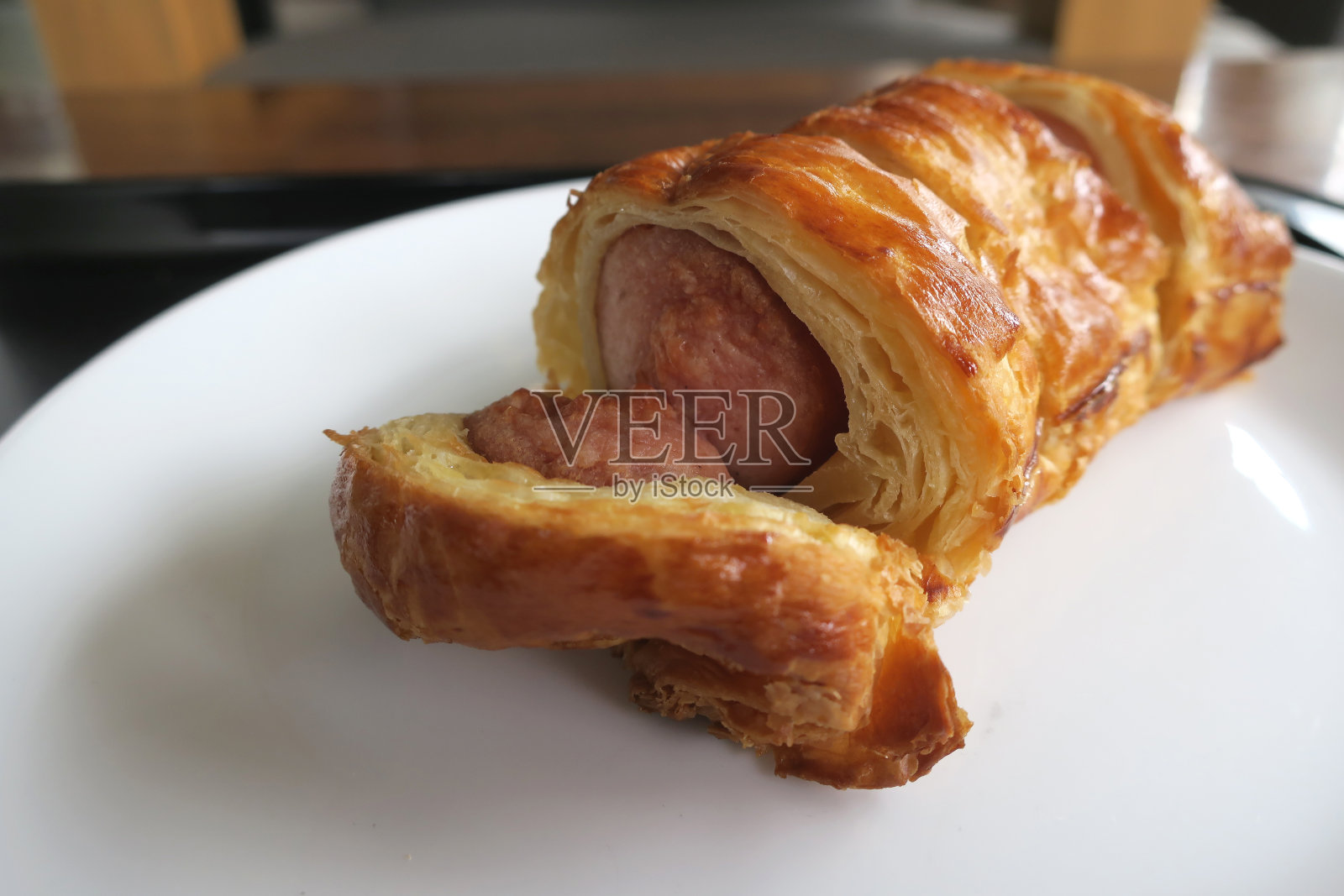 泰国曼谷,白盘香肠卷饼照片摄影图片