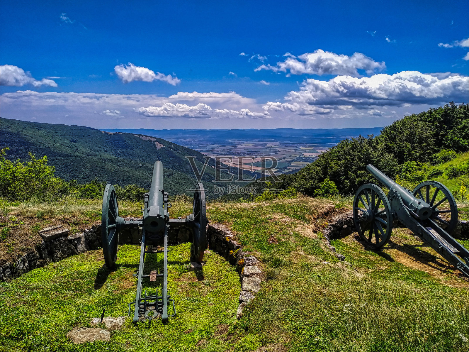 地平线上的大炮照片摄影图片