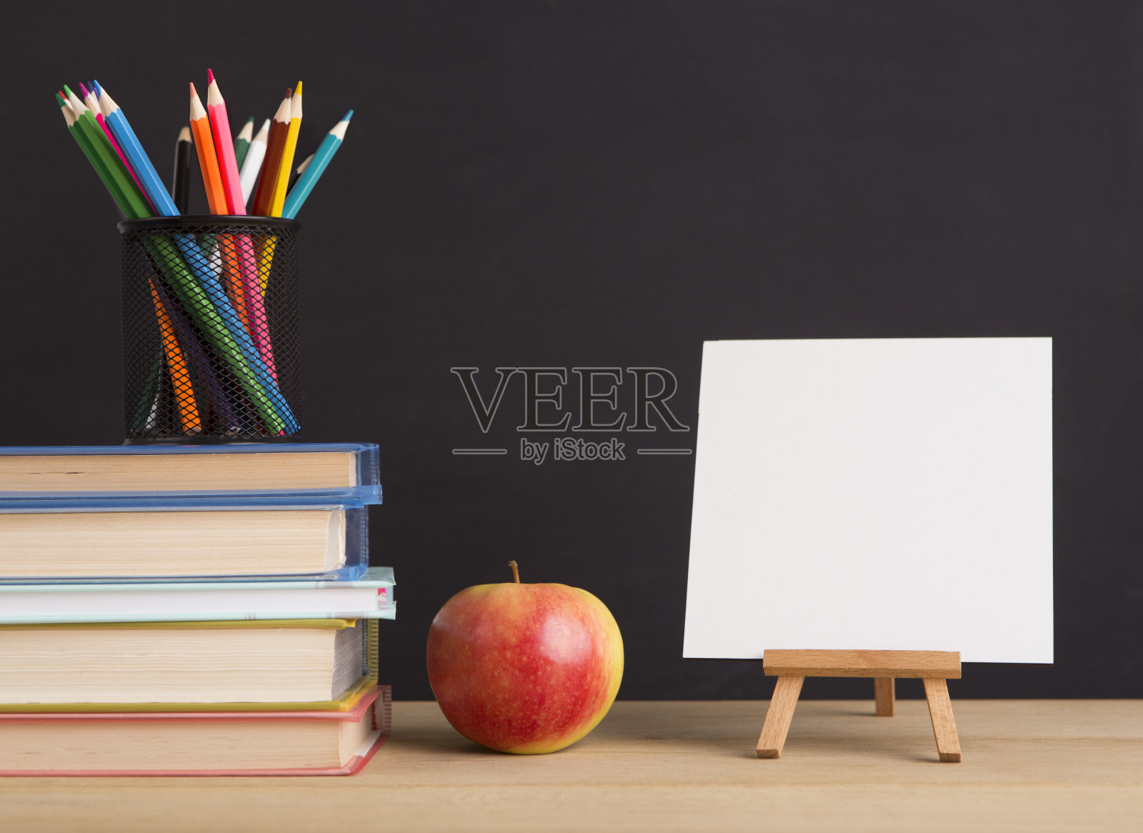 小画架与空白空白的广告照片摄影图片