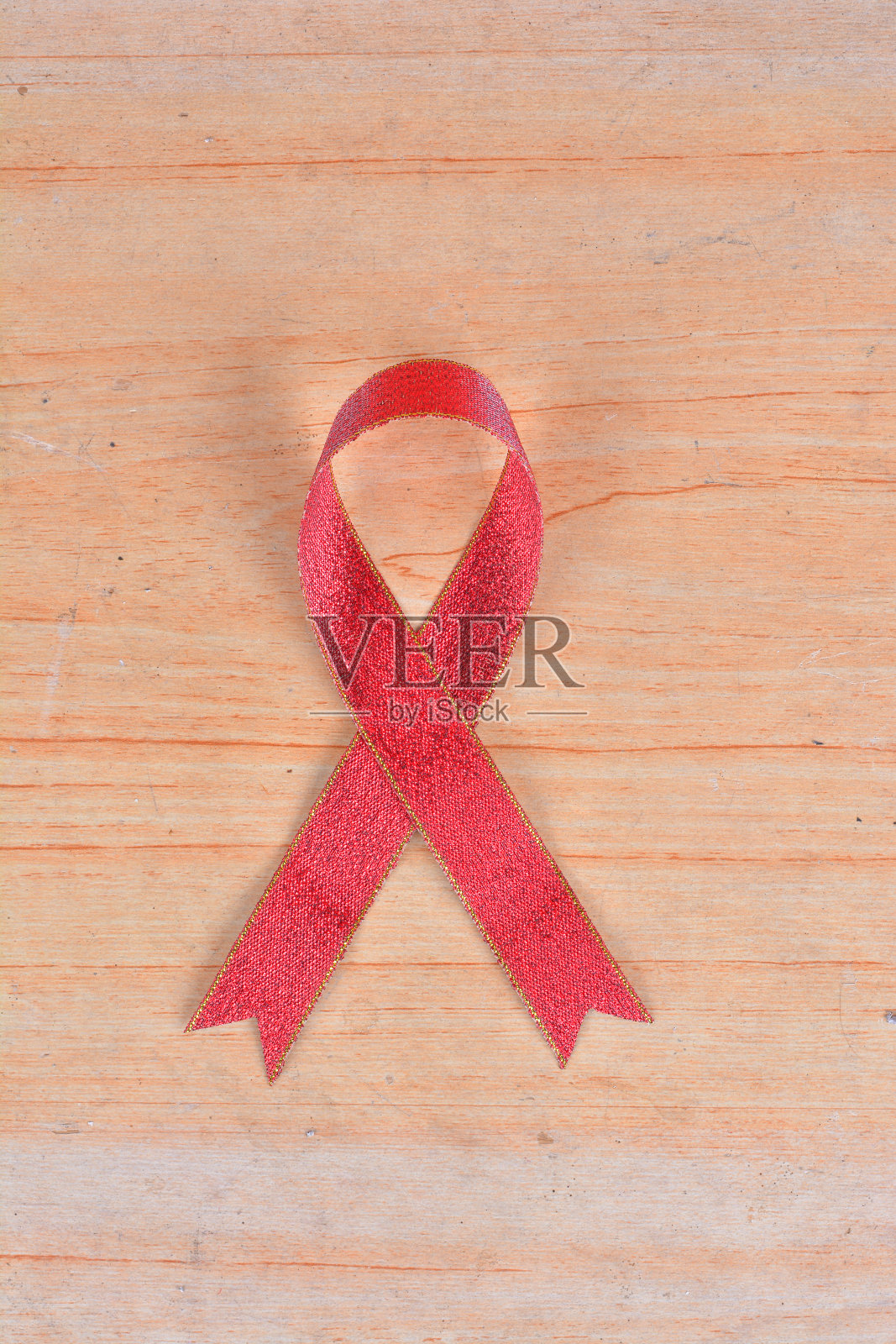 妇女健康标志用丝带放在木板上照片摄影图片