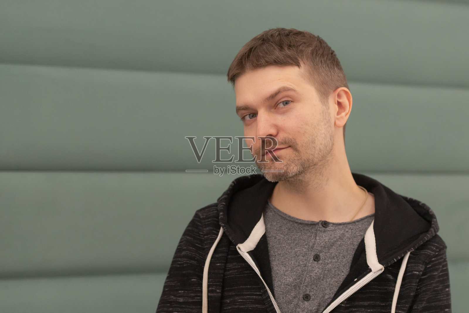 等待操作。照片摄影图片