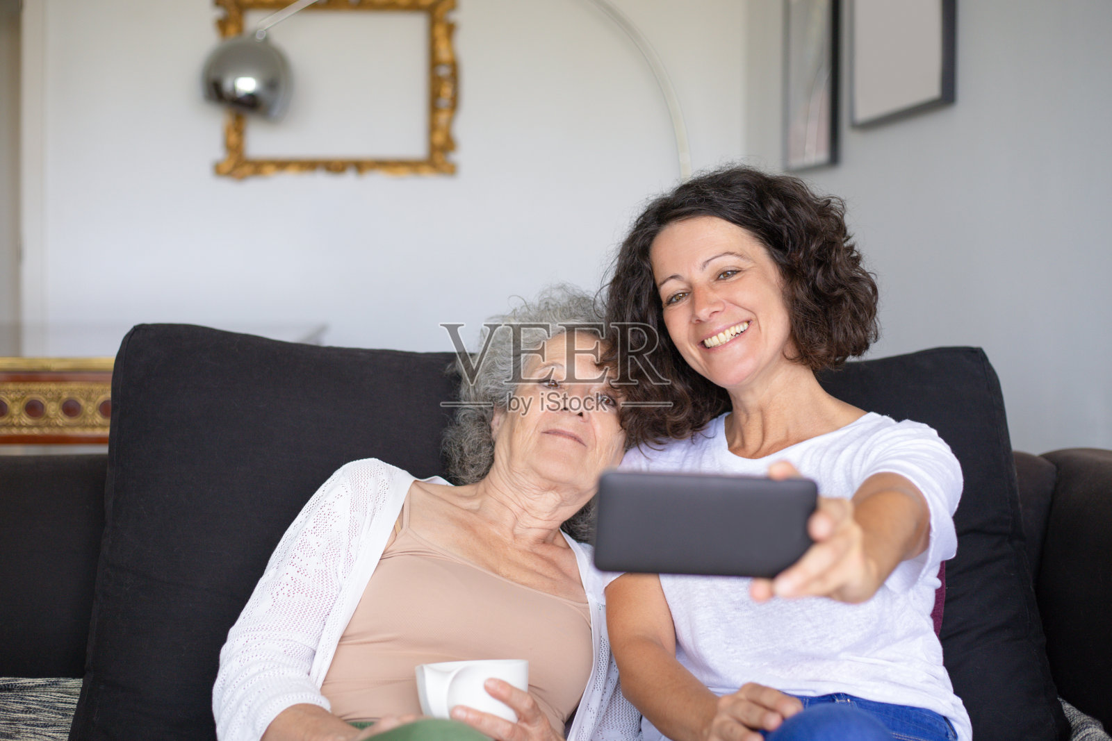 快乐的母女自拍照片摄影图片