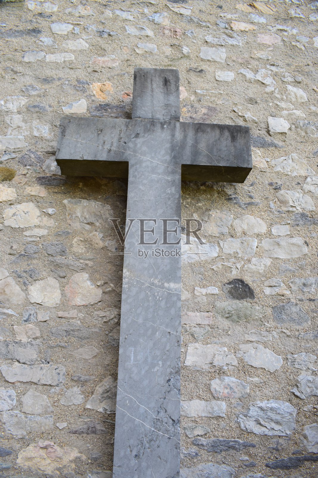 林堡大教堂的巨大十字架照片摄影图片