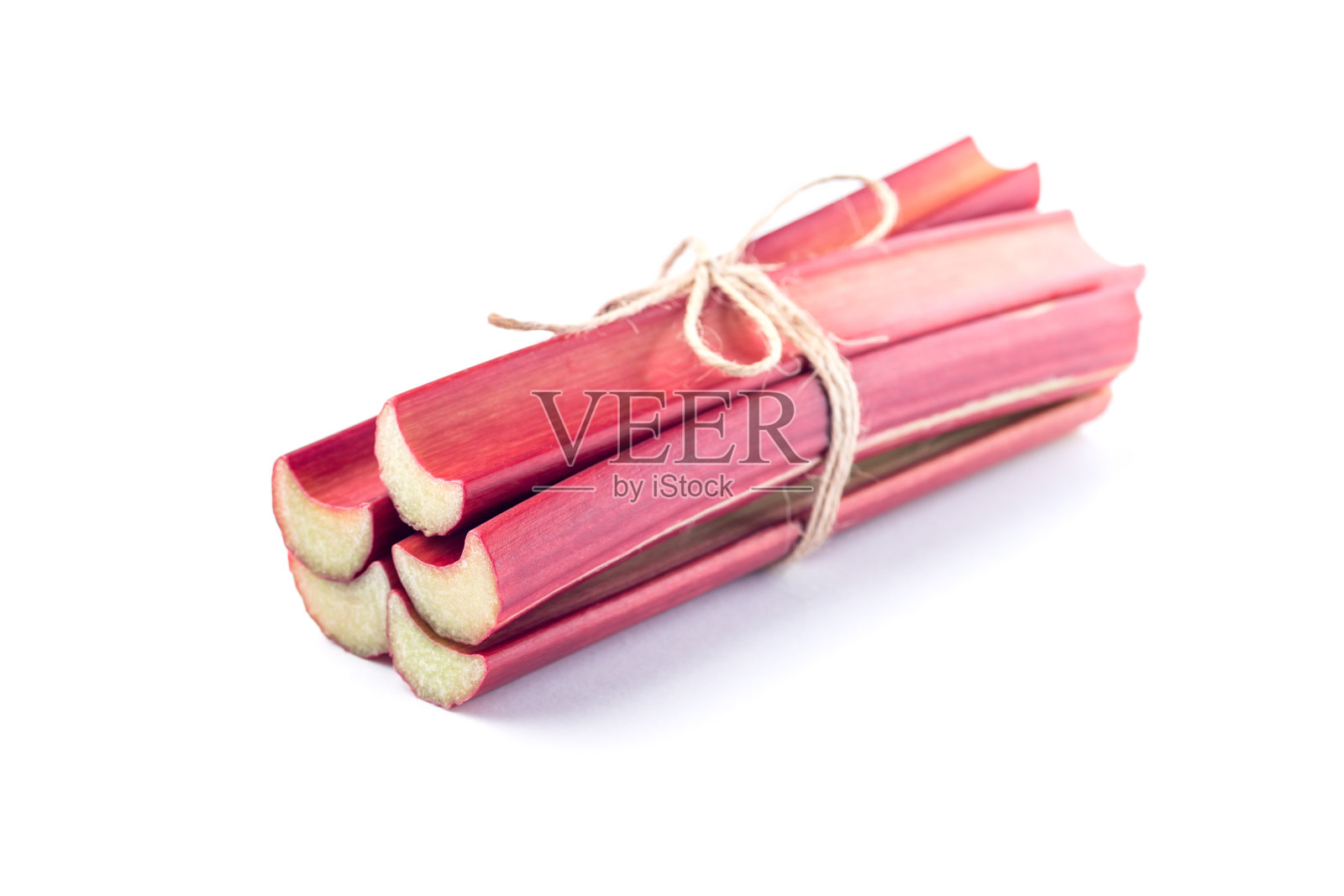 整枝大黄成束,孤立在白色背景上照片摄影图片