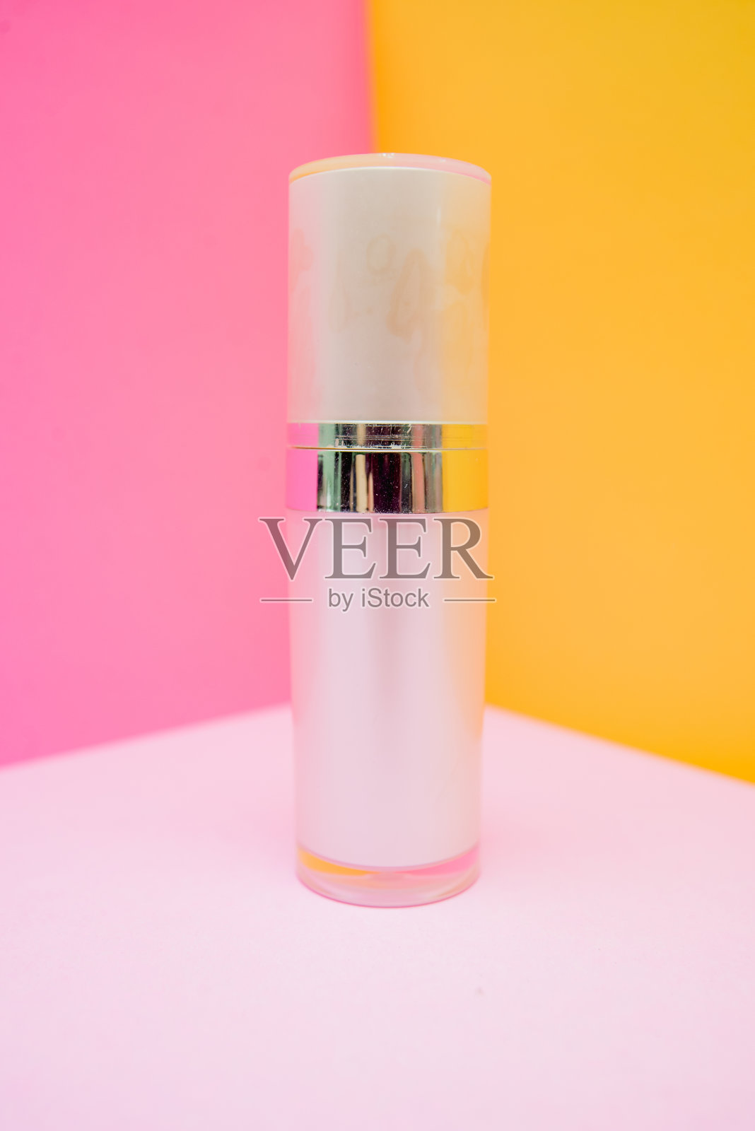 彩妆产品彩色背景照片摄影图片