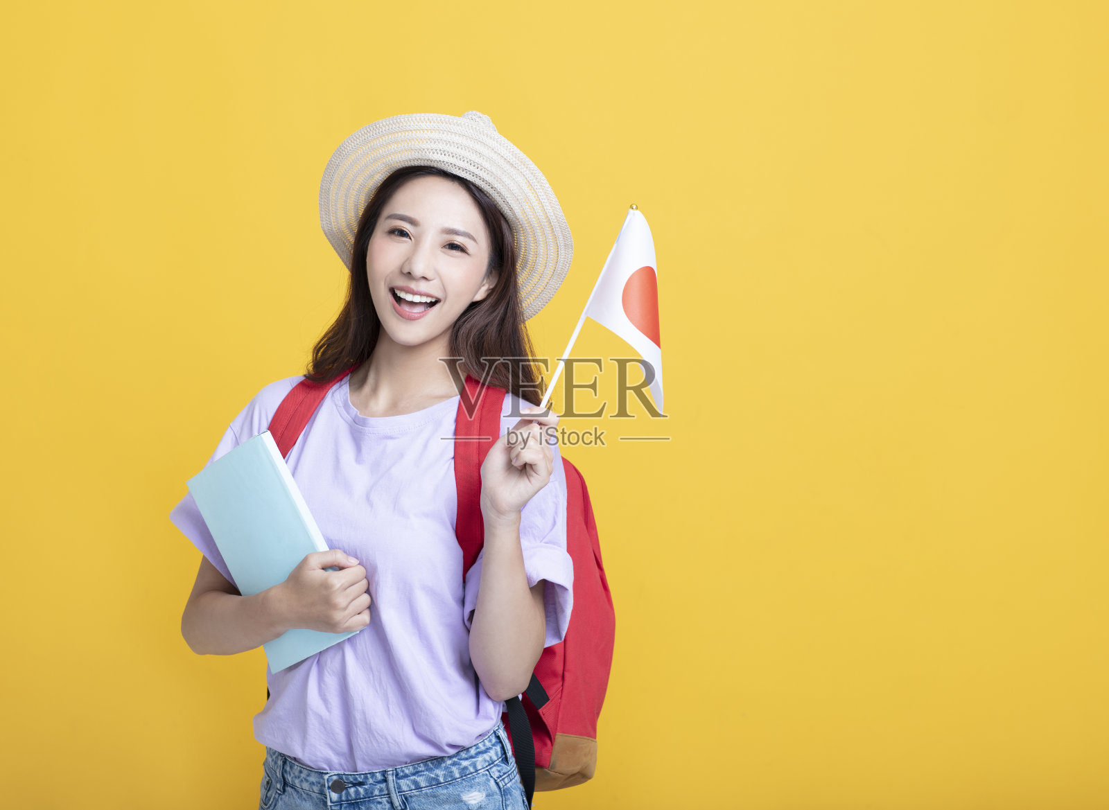 年轻的亚洲女学生展示日本国旗照片摄影图片