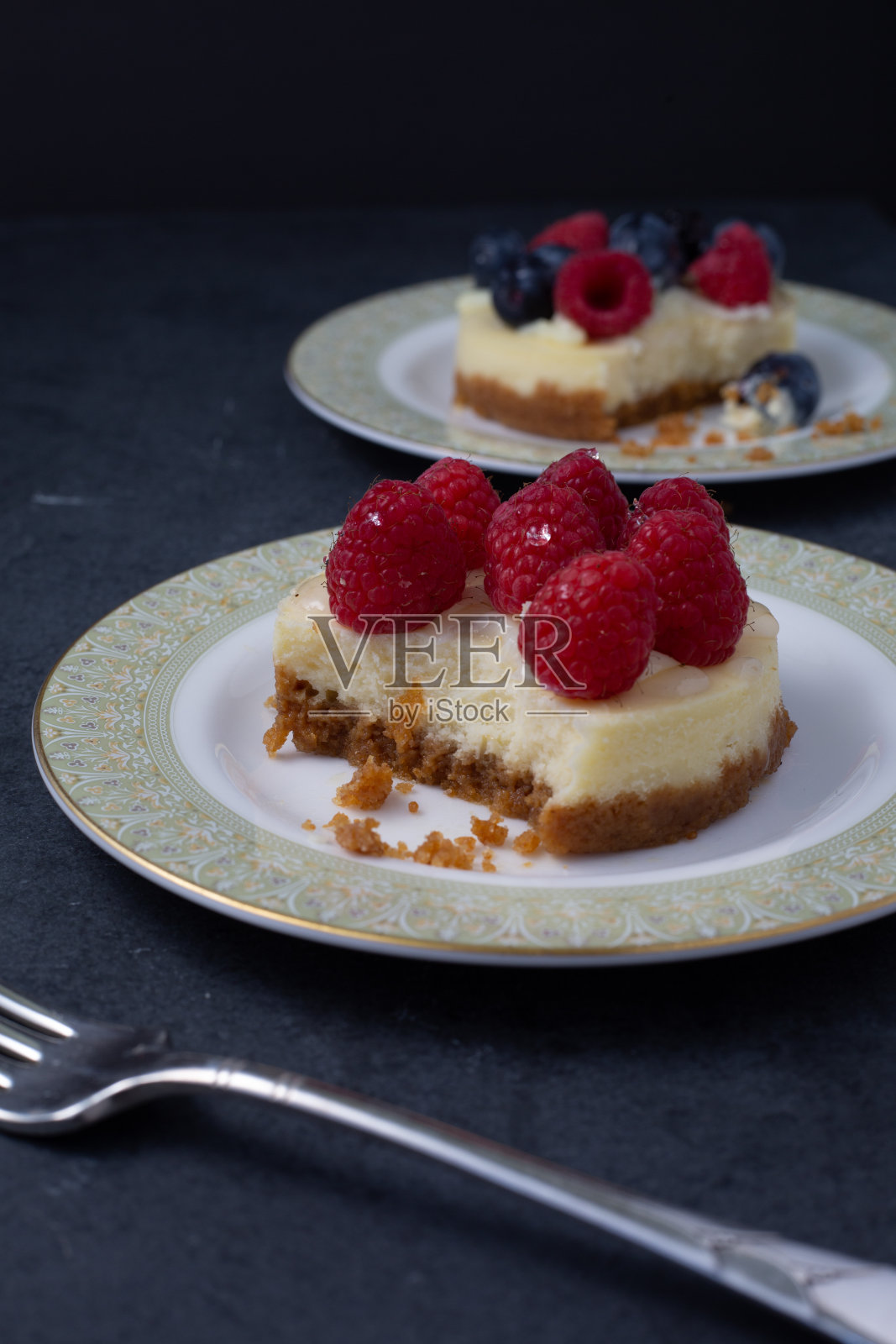 小莓芝士蛋糕照片摄影图片