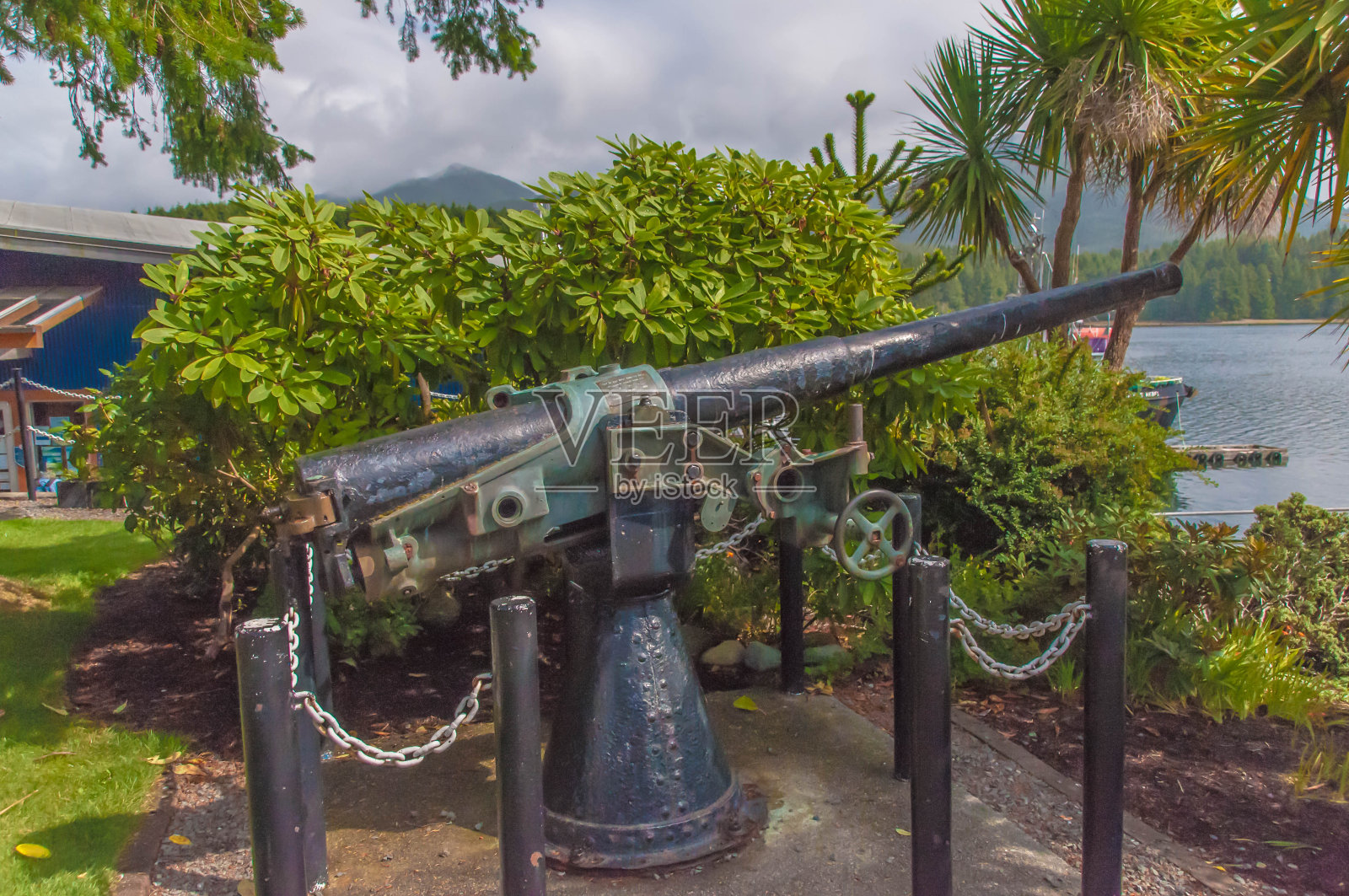 甲板上的枪照片摄影图片