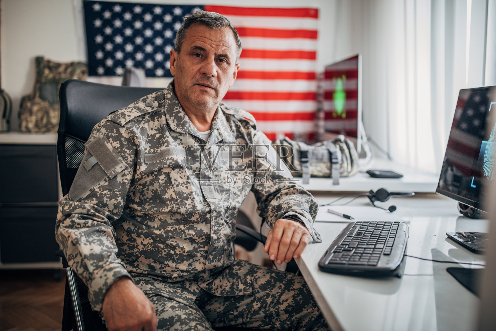 在工作的士兵的肖像照片摄影图片