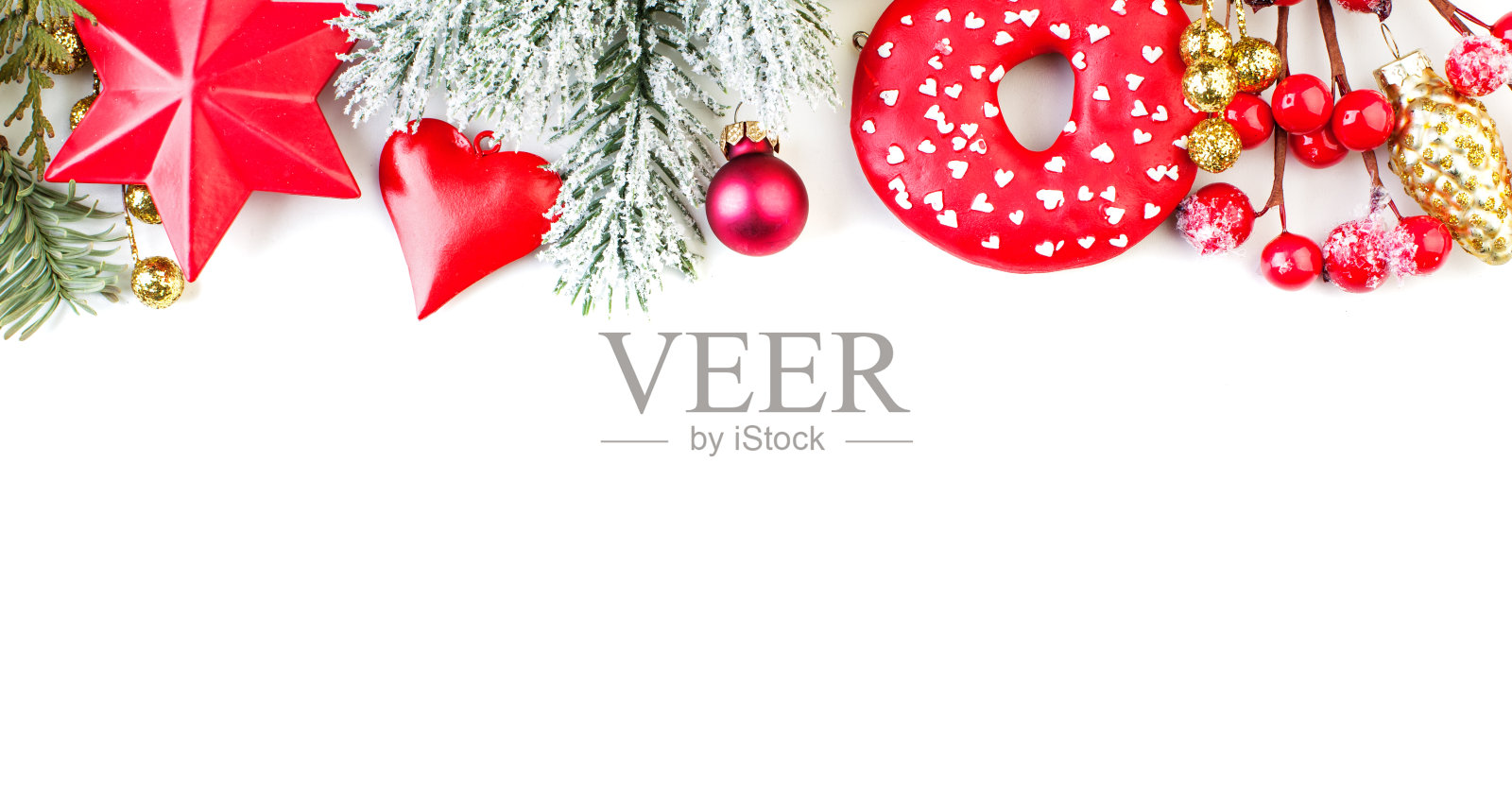 彩色的圣诞节边界上的白色。完美的冬季假日构图与复制空间照片摄影图片