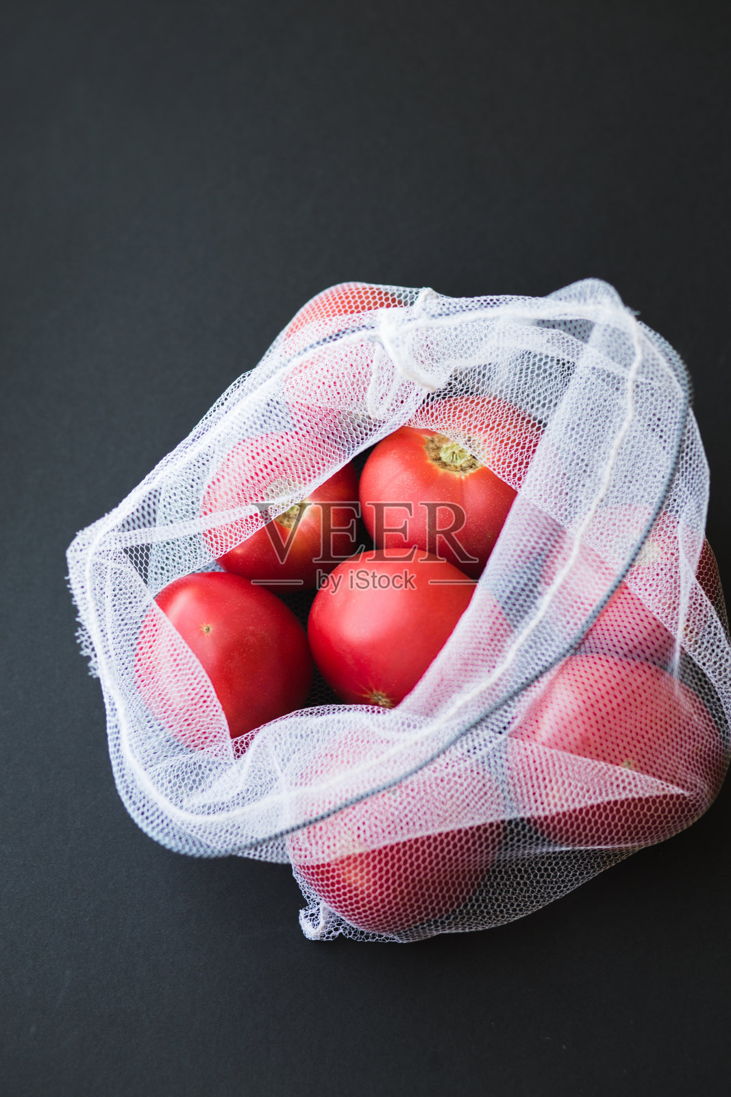 可重复使用的环保袋装新鲜的应季番茄照片摄影图片