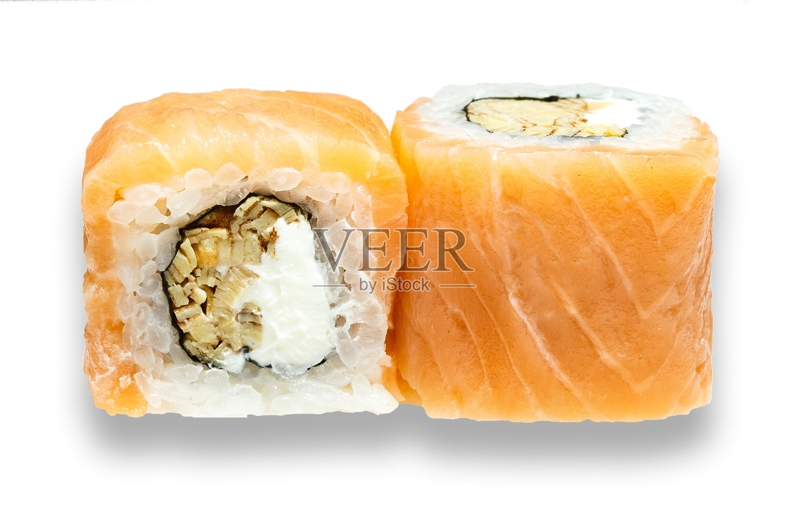 鲑鱼蛋卷孤立在白色的背景照片摄影图片