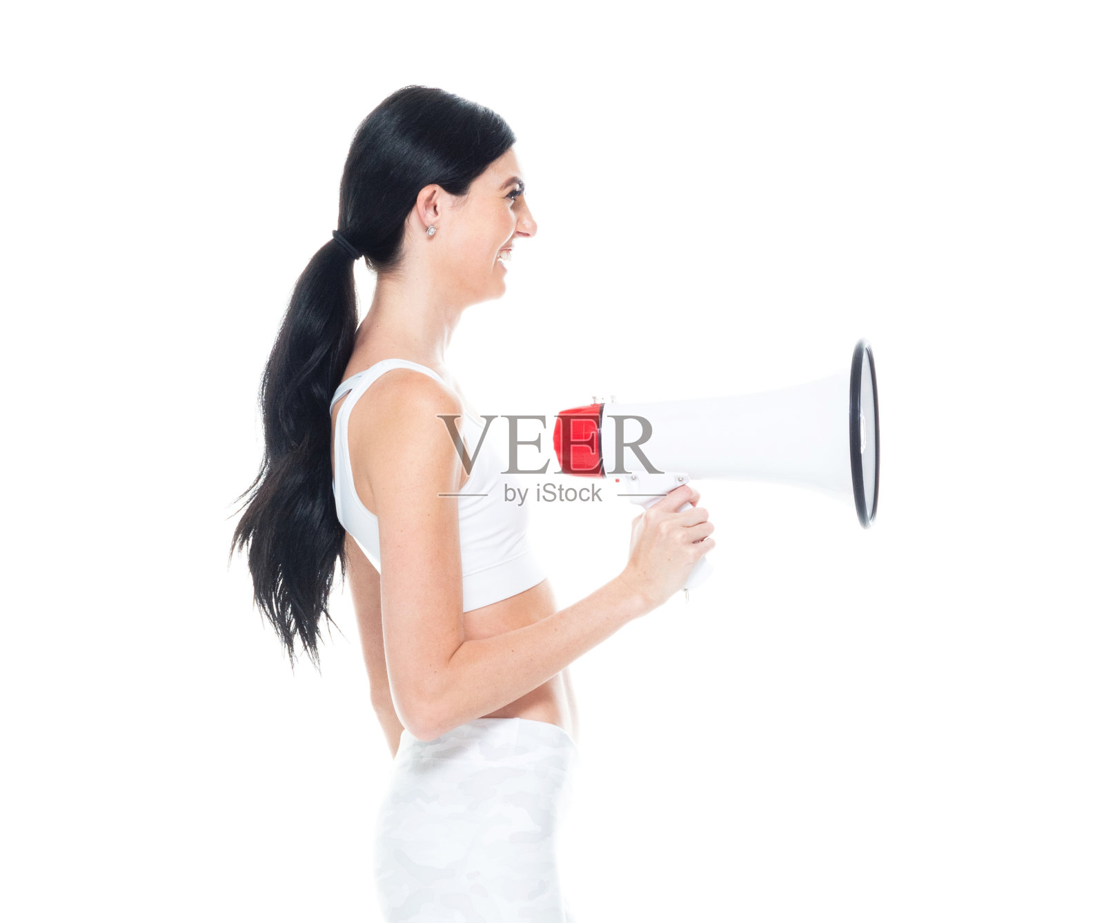漂亮的高个子看起来女性在运动服装-使用扩音器照片摄影图片