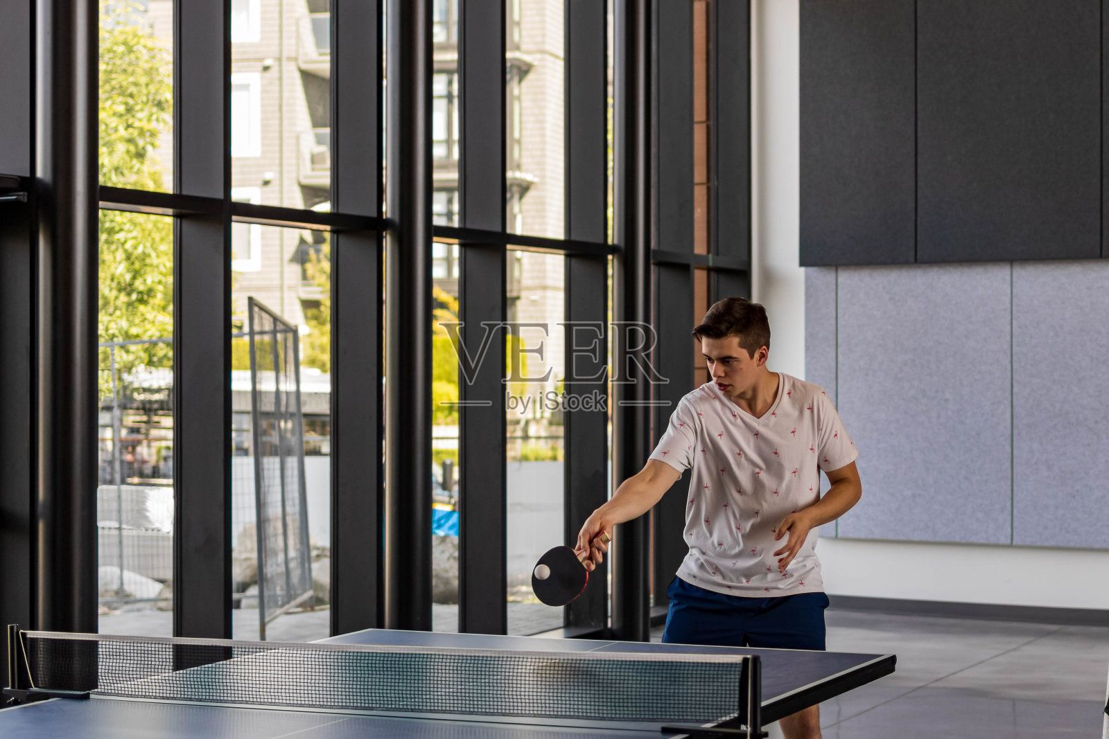 乒乓球在青年社会照片摄影图片