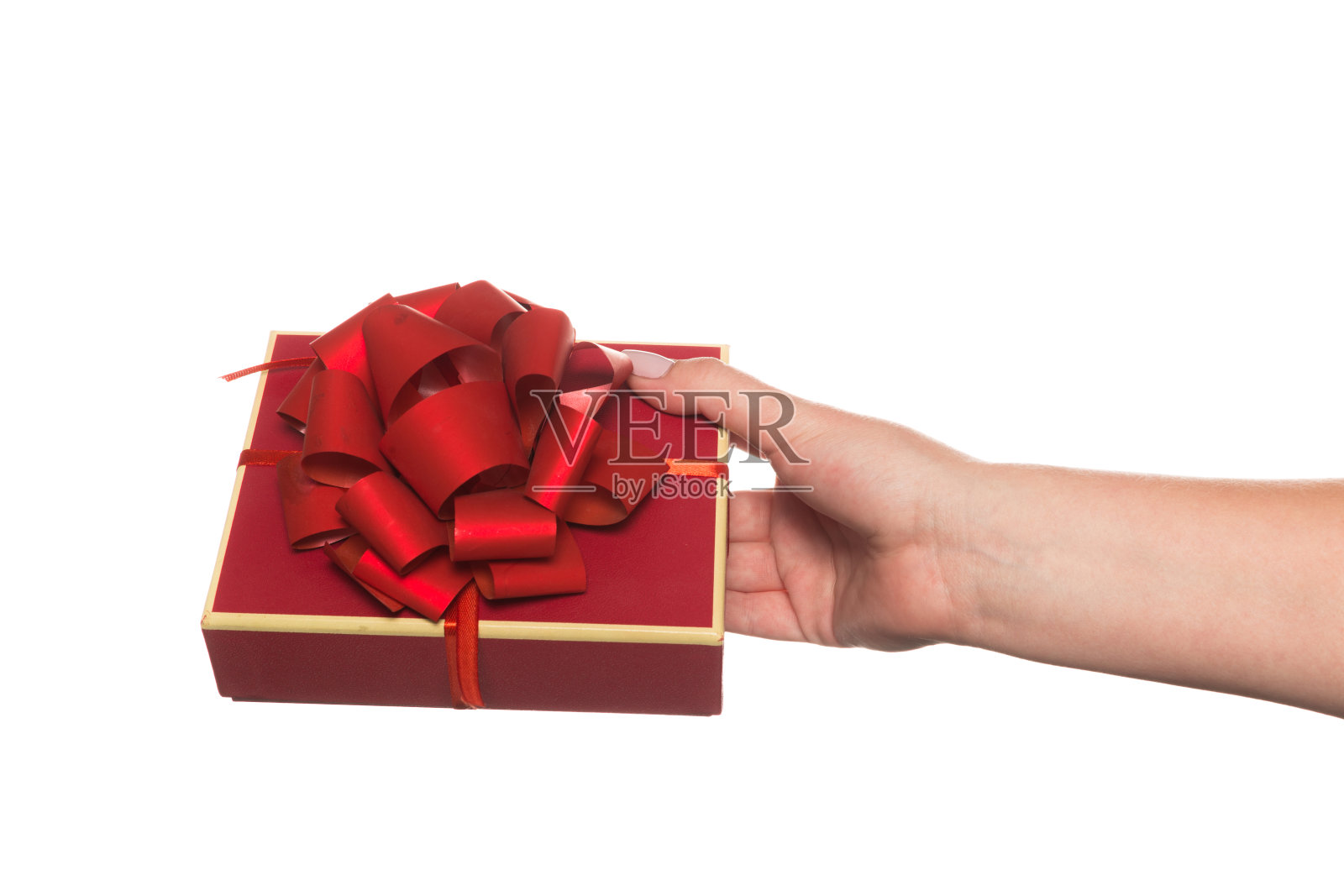 手捧美丽的礼盒,女性赠送礼物,圣诞假期和问候季节的概念照片摄影图片