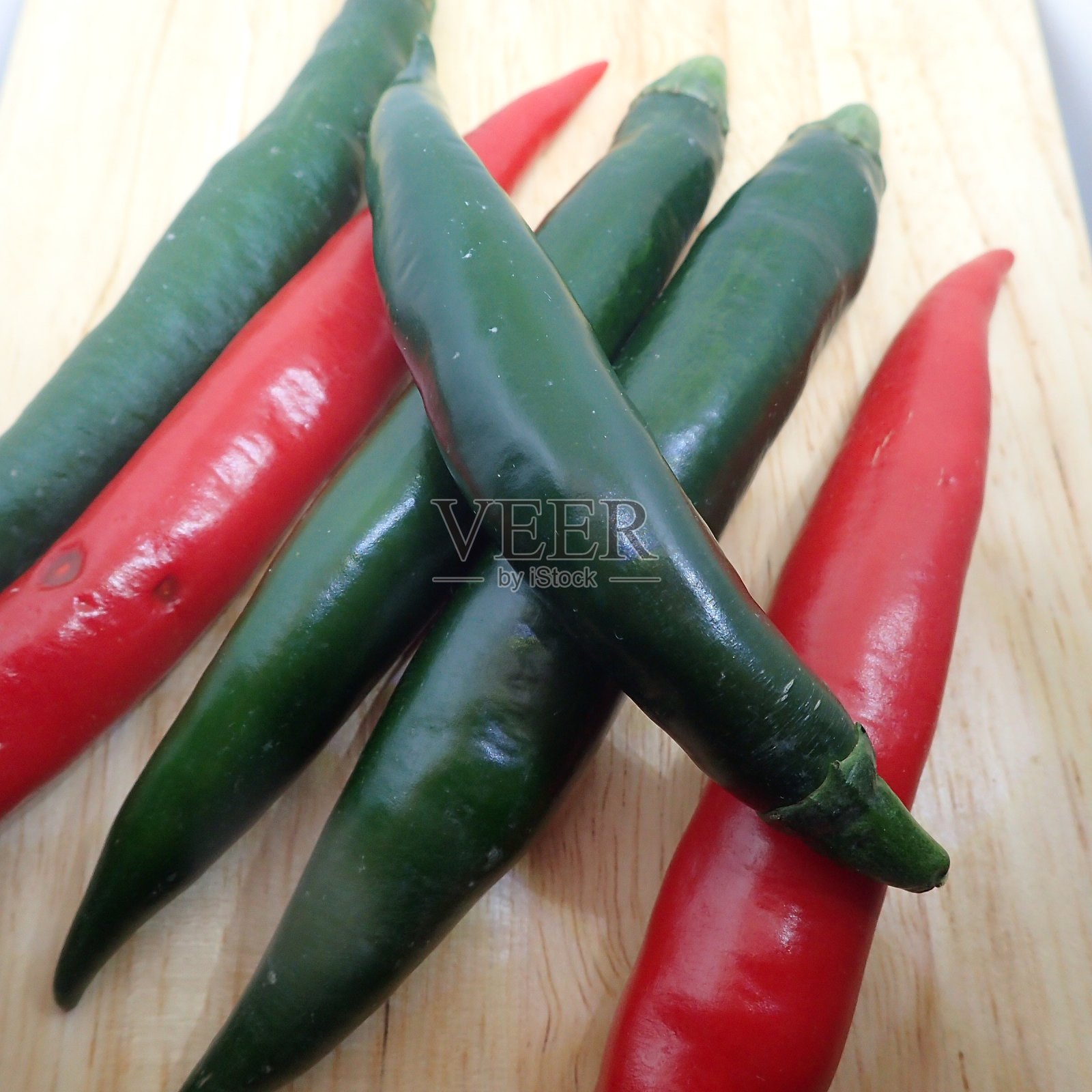 新鲜的绿色和红辣椒照片摄影图片