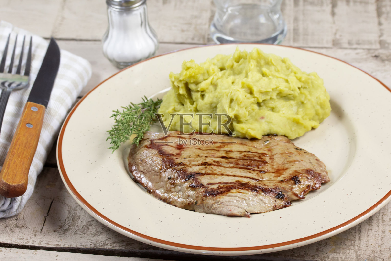 小牛肉和土豆泥照片摄影图片