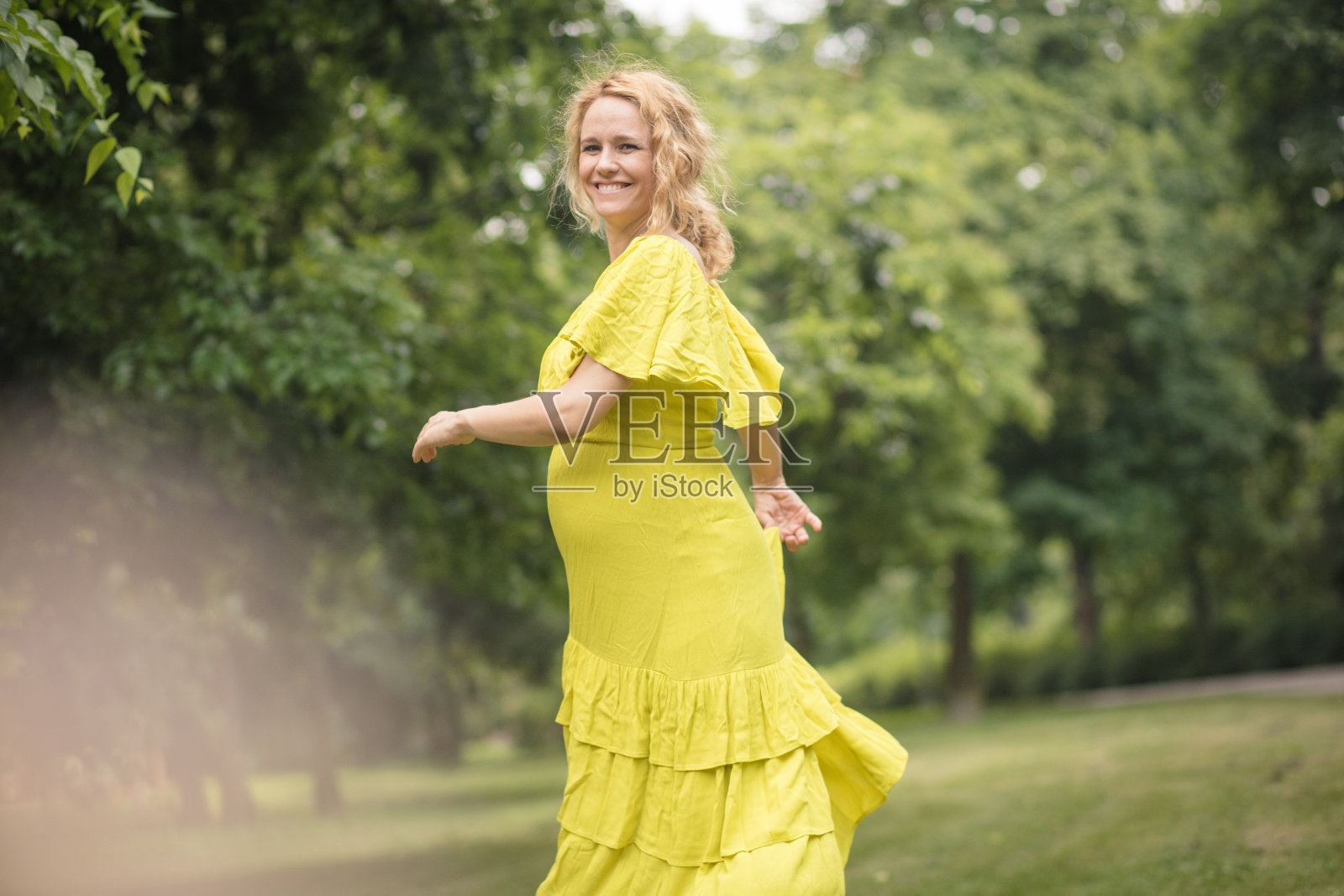 宝宝随时都会来的。照片摄影图片