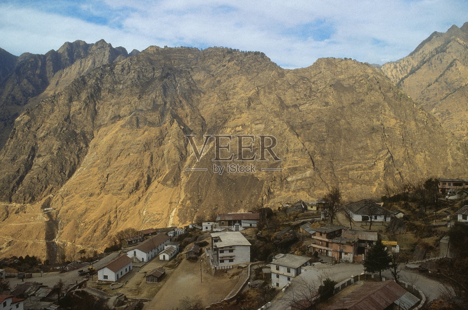 Joshimath,印度Uttaranchal的深夜。照片摄影图片
