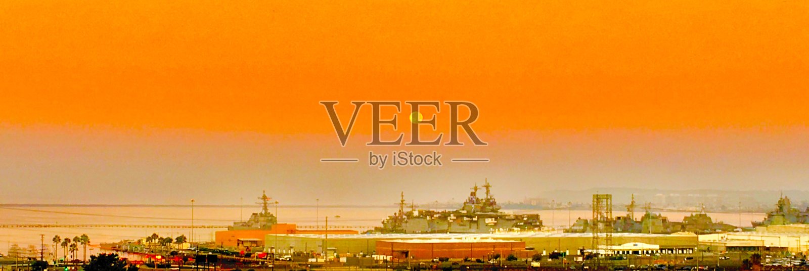 19年的满月,在战舰上照片摄影图片