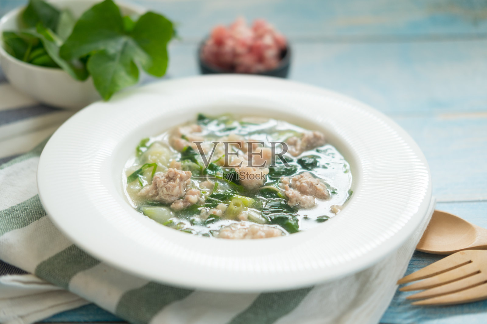 冬瓜肉末汤。泰国风格的食物照片摄影图片