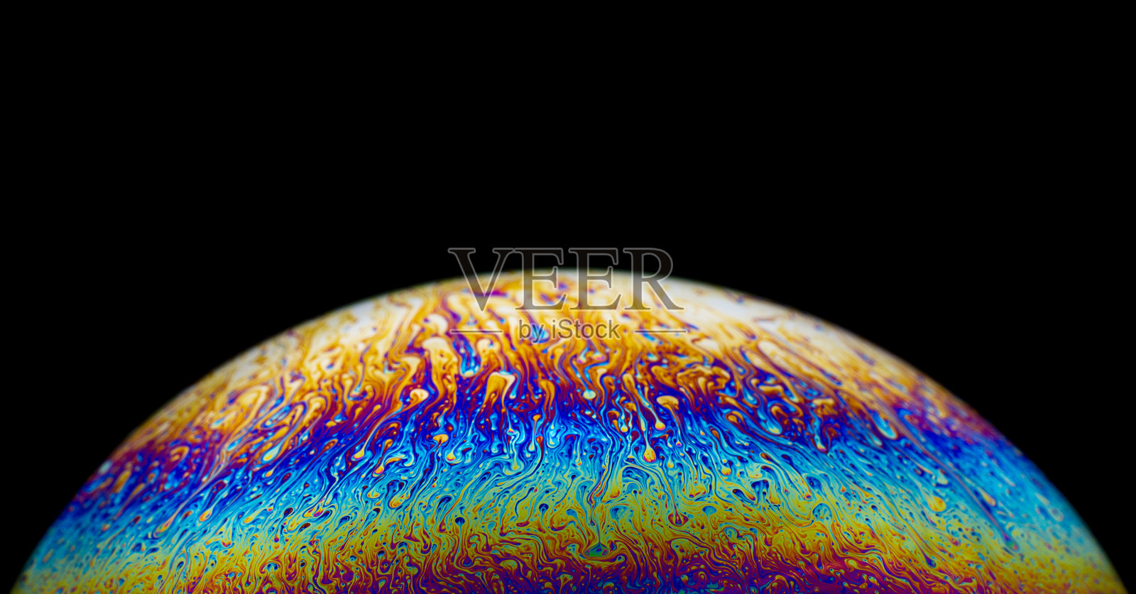 近距离的照片,半肥皂泡沫迷幻的颜色上的背景照片摄影图片