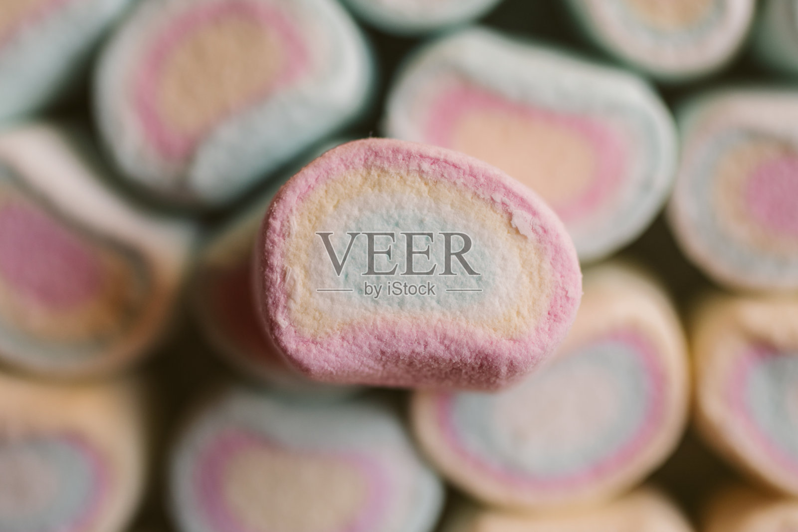 彩色棉花糖近距离观看作为纹理和背景,软糖背景。食物和营养概念。照片摄影图片