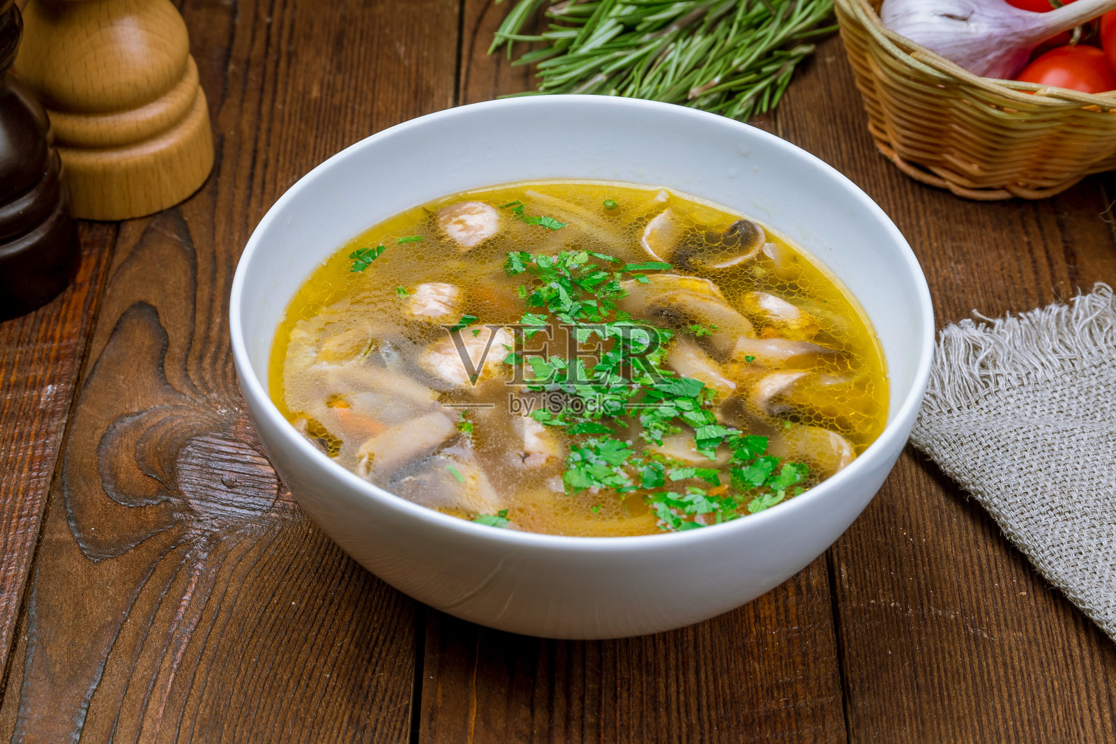 牛肝菌菇汤照片摄影图片