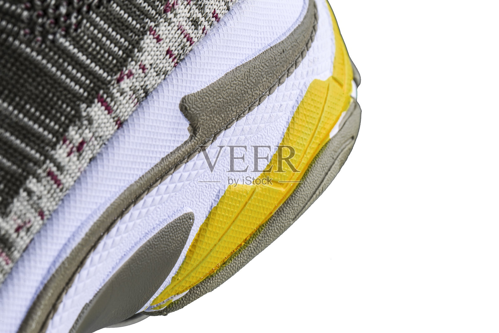 灰色橡胶鞋底运动鞋的碎片。运动鞋底照片摄影图片