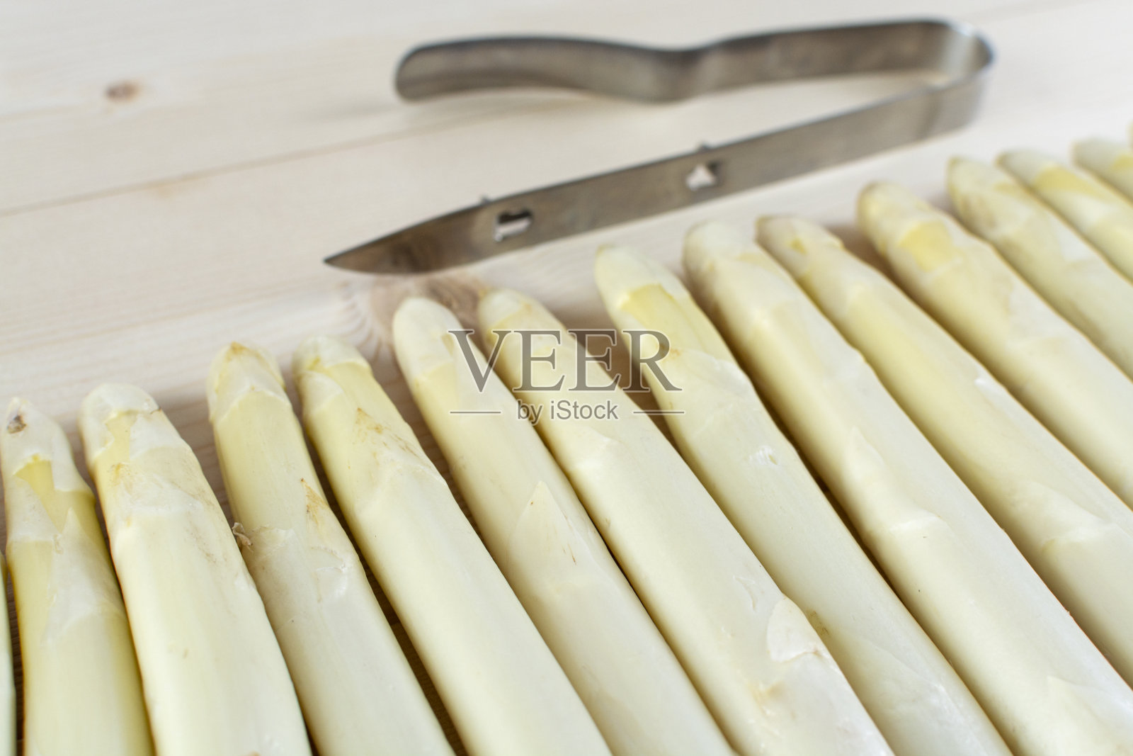 新收获的白芦笋,春季优质生芦笋,准备烹调照片摄影图片