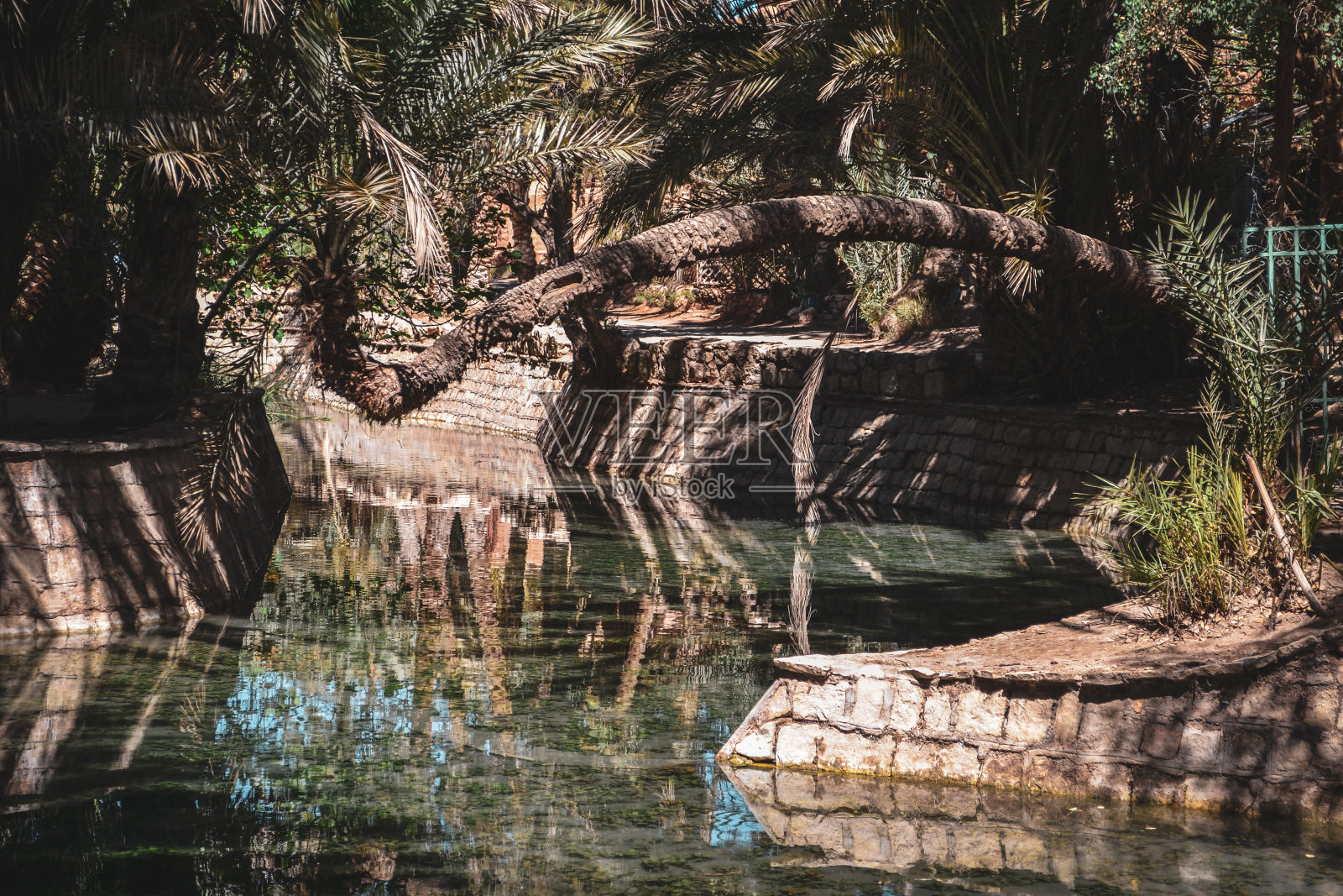 蓝色水源照片摄影图片