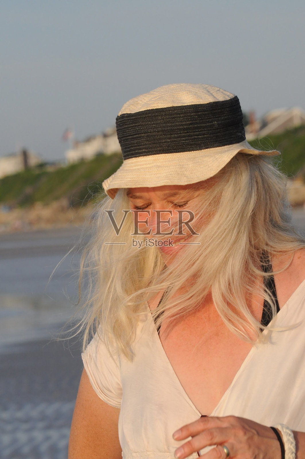 女人穿着白色照片摄影图片