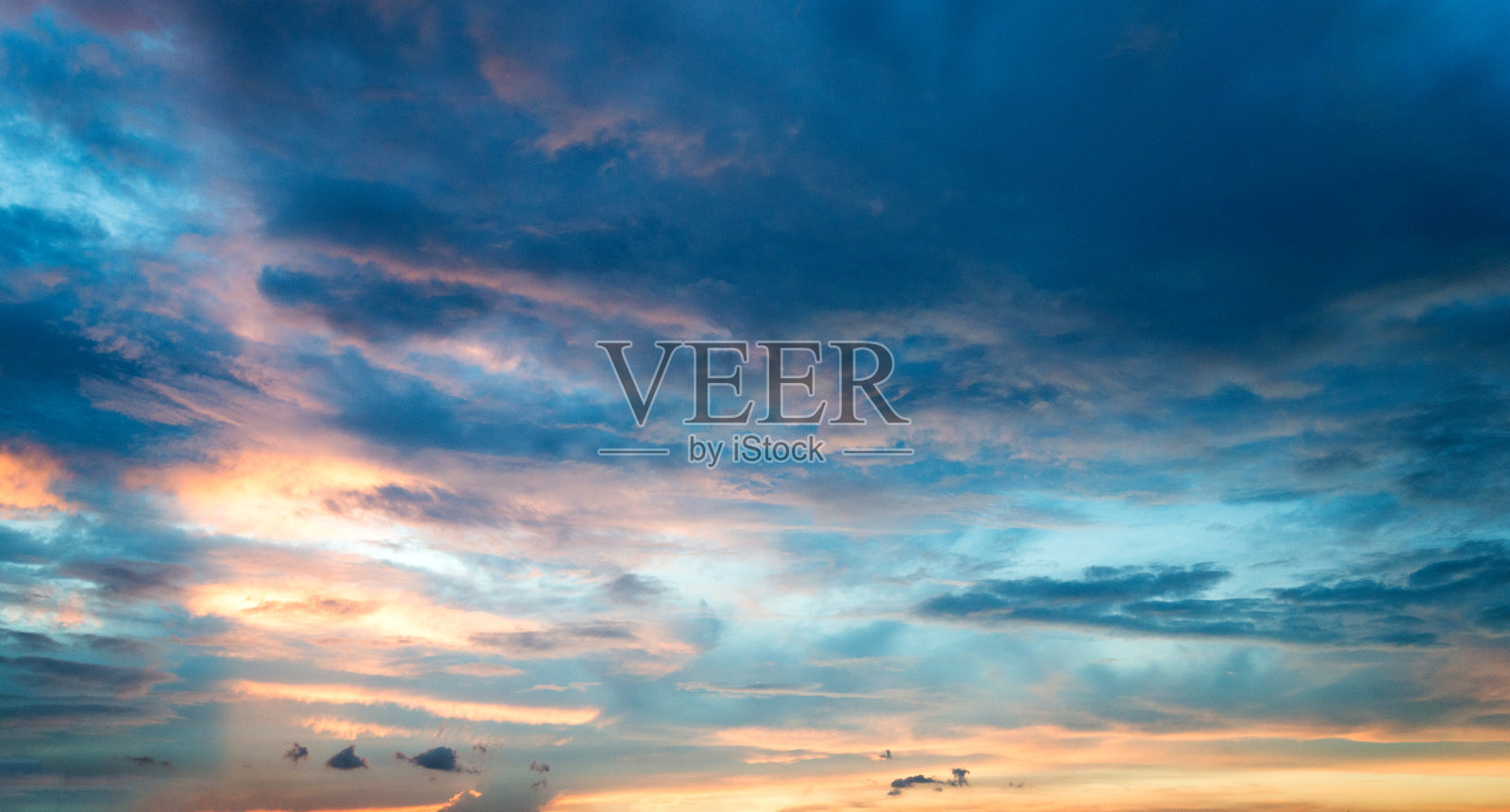 具有戏剧性天空的景观照片摄影图片