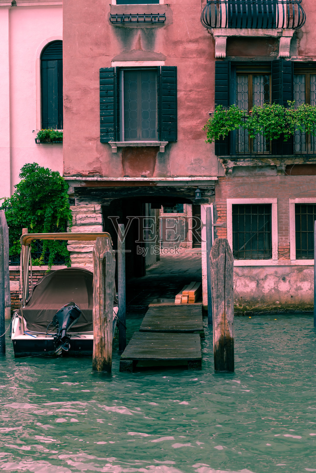 停泊的船照片摄影图片