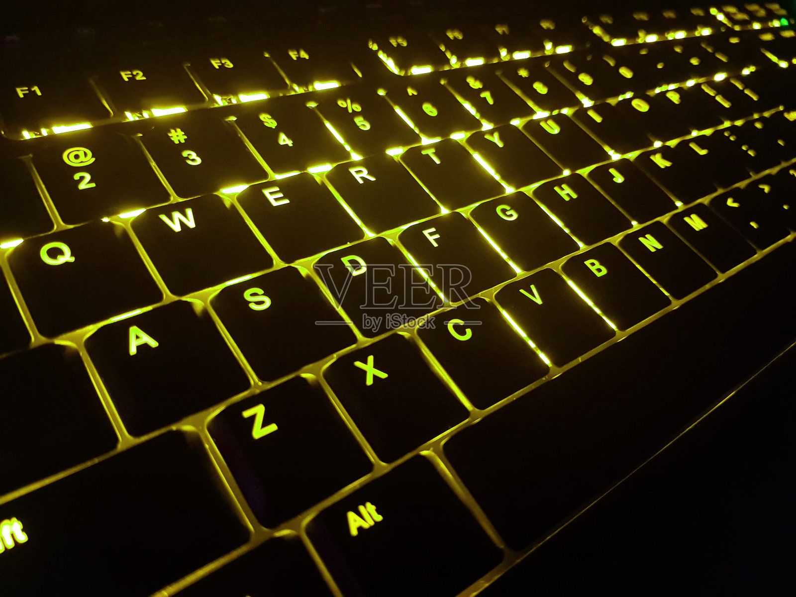 黄色背光低轮廓键盘照片摄影图片