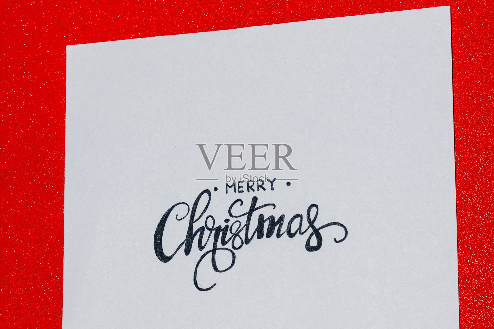 圣诞快乐写在纸上照片摄影图片