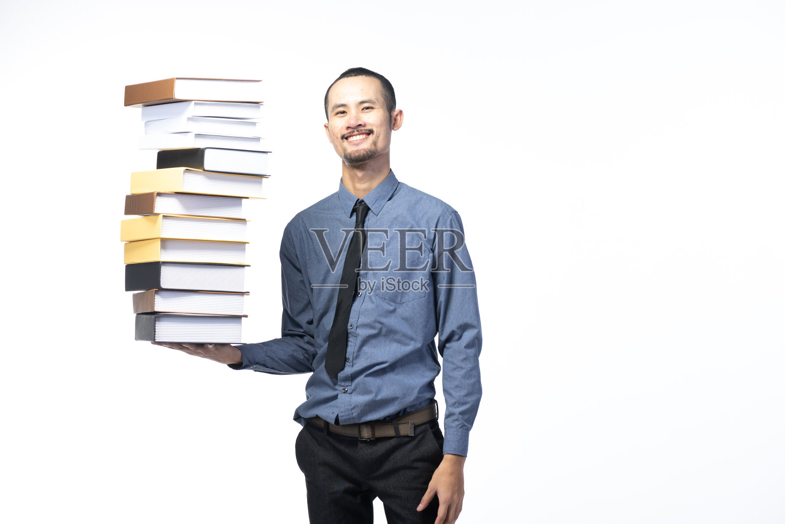 商务人员和大量文件,努力工作的理念照片摄影图片