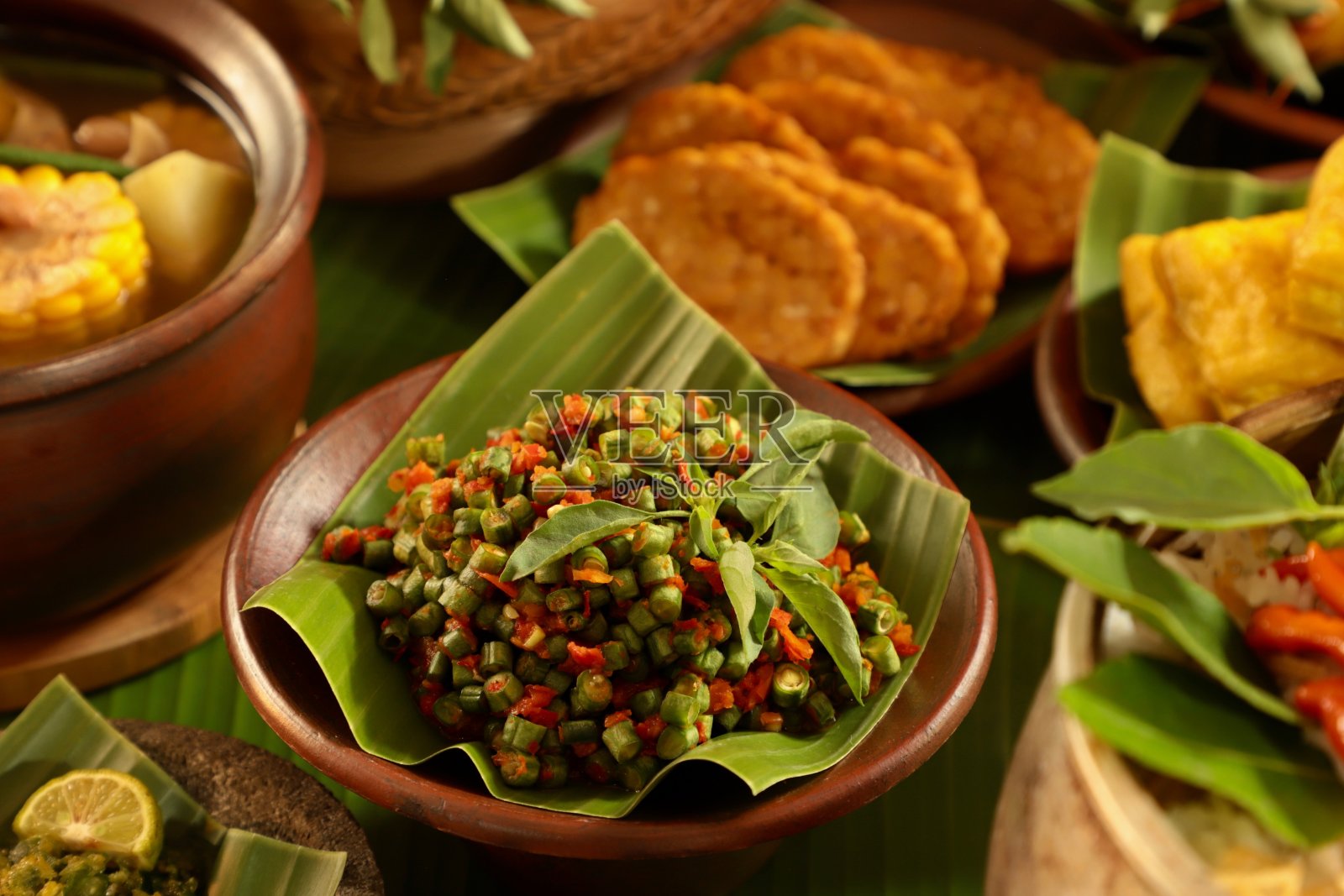 Pencok Kacang Panjang,圣丹斯长豆沙配红辣椒酱照片摄影图片