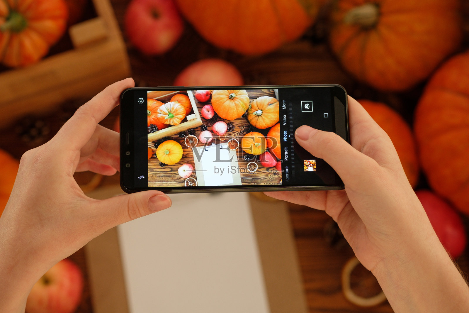 手机美食摄影的素食构图照片摄影图片