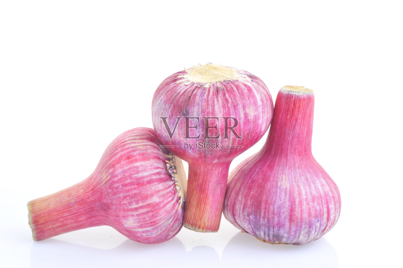 大蒜孤立在白色背景上照片摄影图片