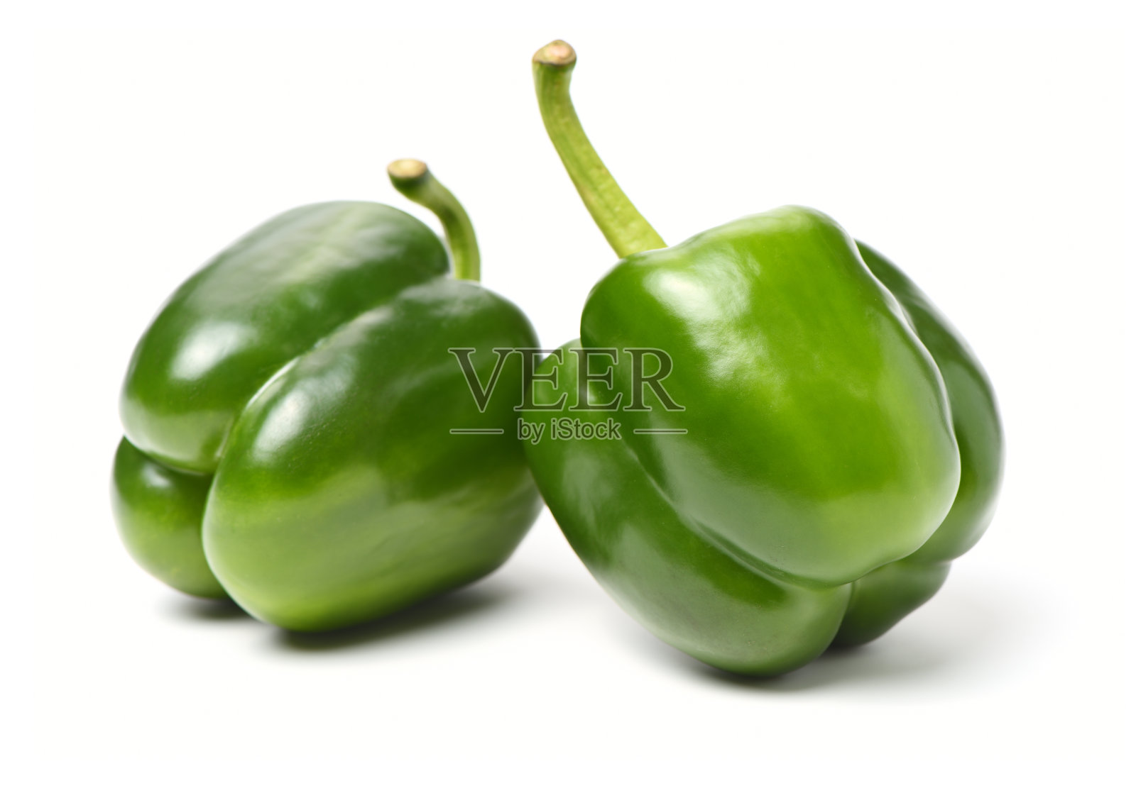 白色背景上的新鲜青椒照片摄影图片