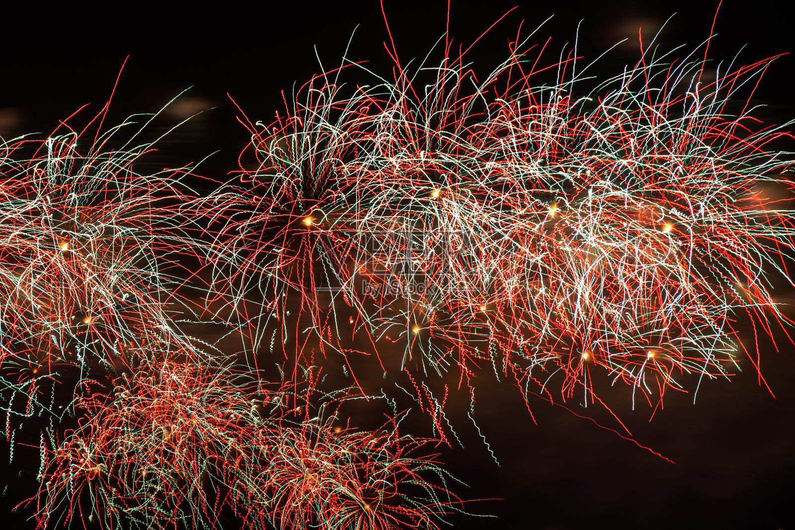 2019年10月1日,国庆烟花汇演在北京天安门广场举行,庆祝新中国成立70周年。照片摄影图片