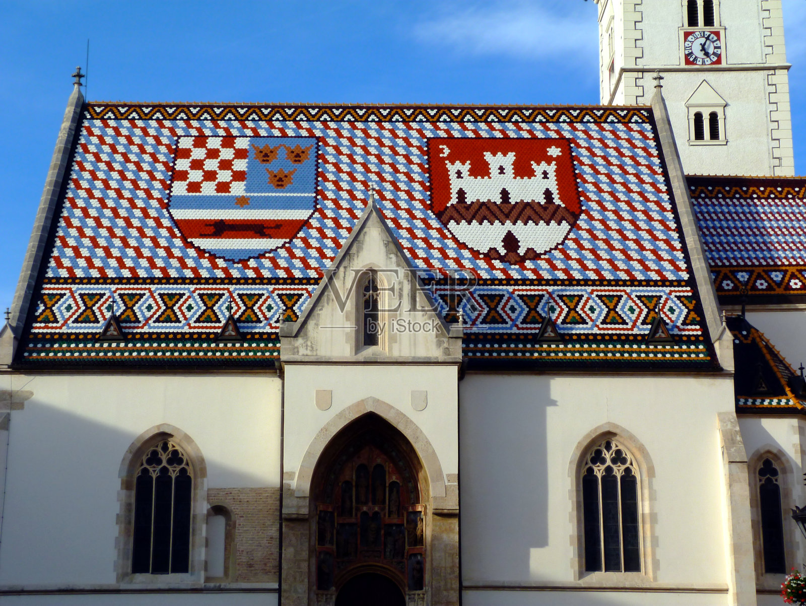 圣马可教堂,萨格勒布。珐琅完成的彩色粘土屋顶照片摄影图片