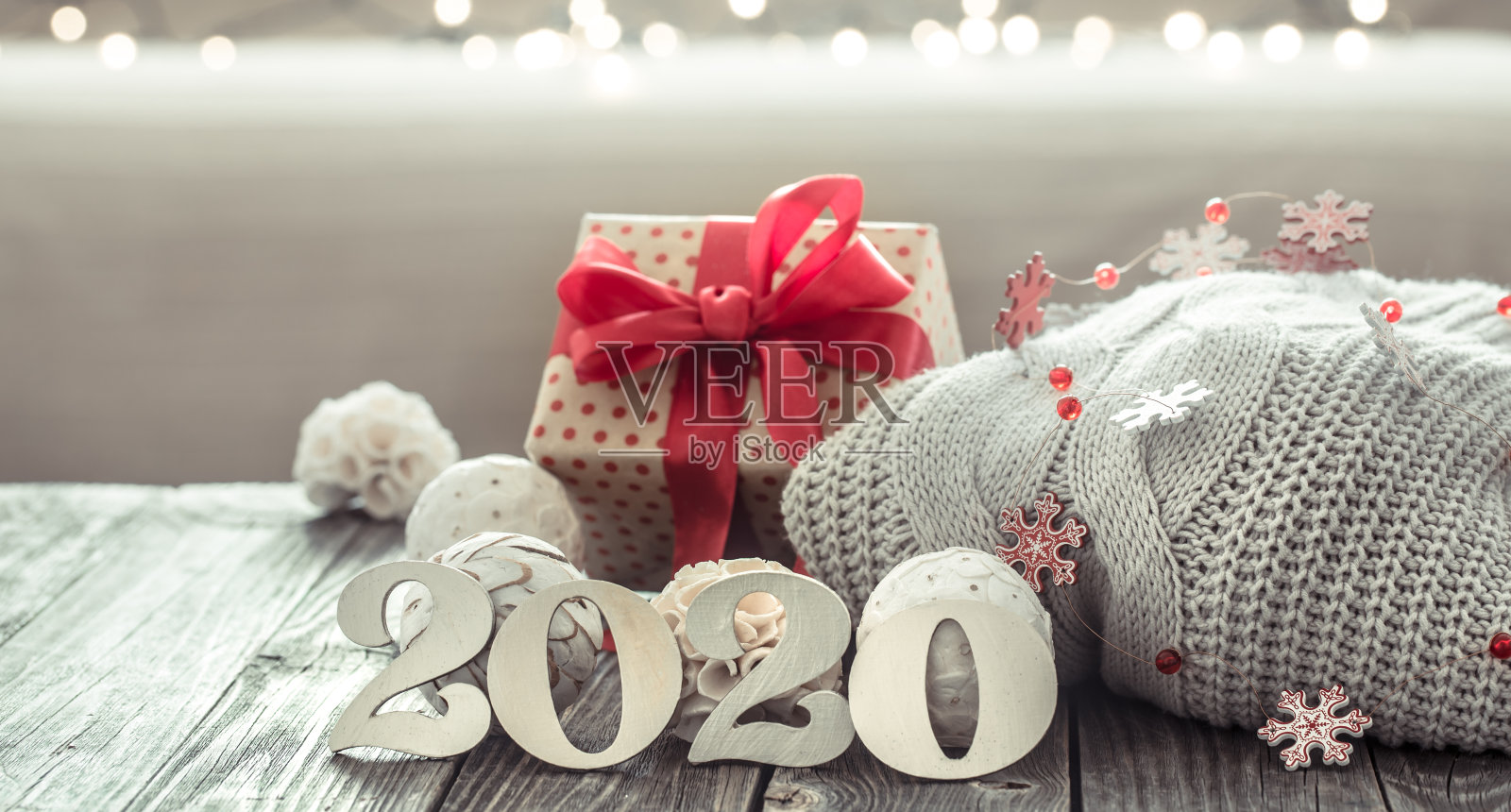 温馨的新年背景,木质的2020年新年背景。照片摄影图片