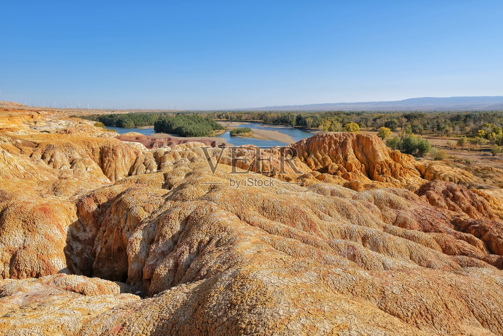中国新疆五彩滩雅丹地貌彩山照片摄影图片