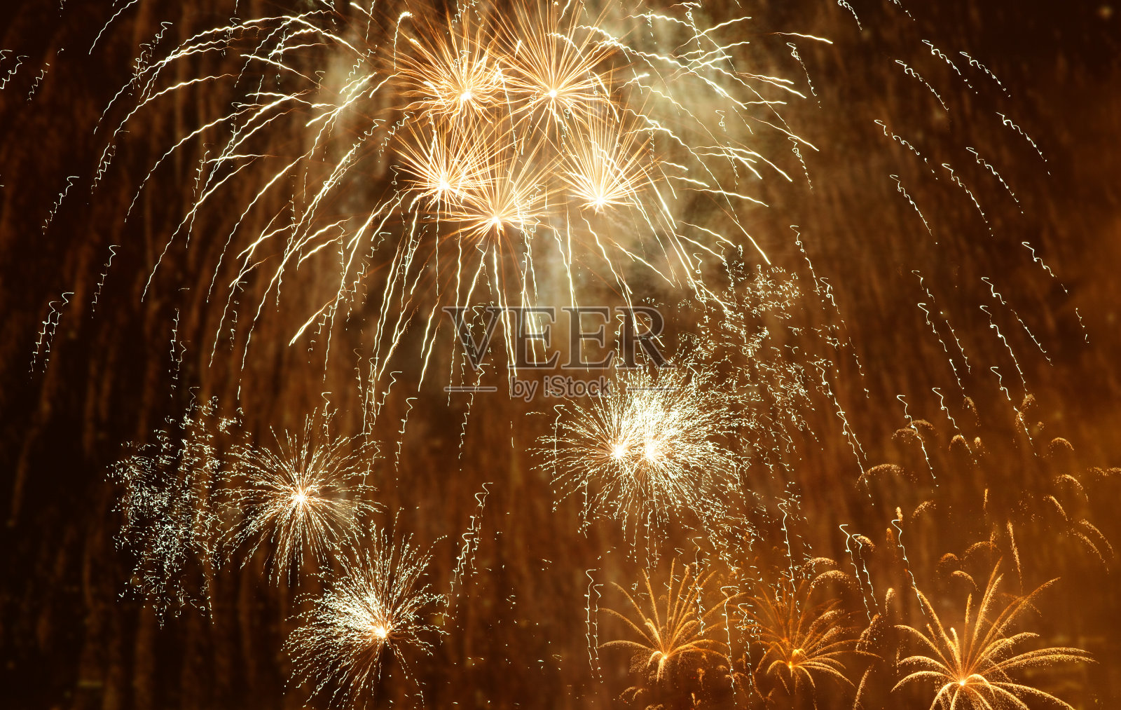 美丽多彩的烟花在新年和复制空间-抽象的节日背景照片摄影图片