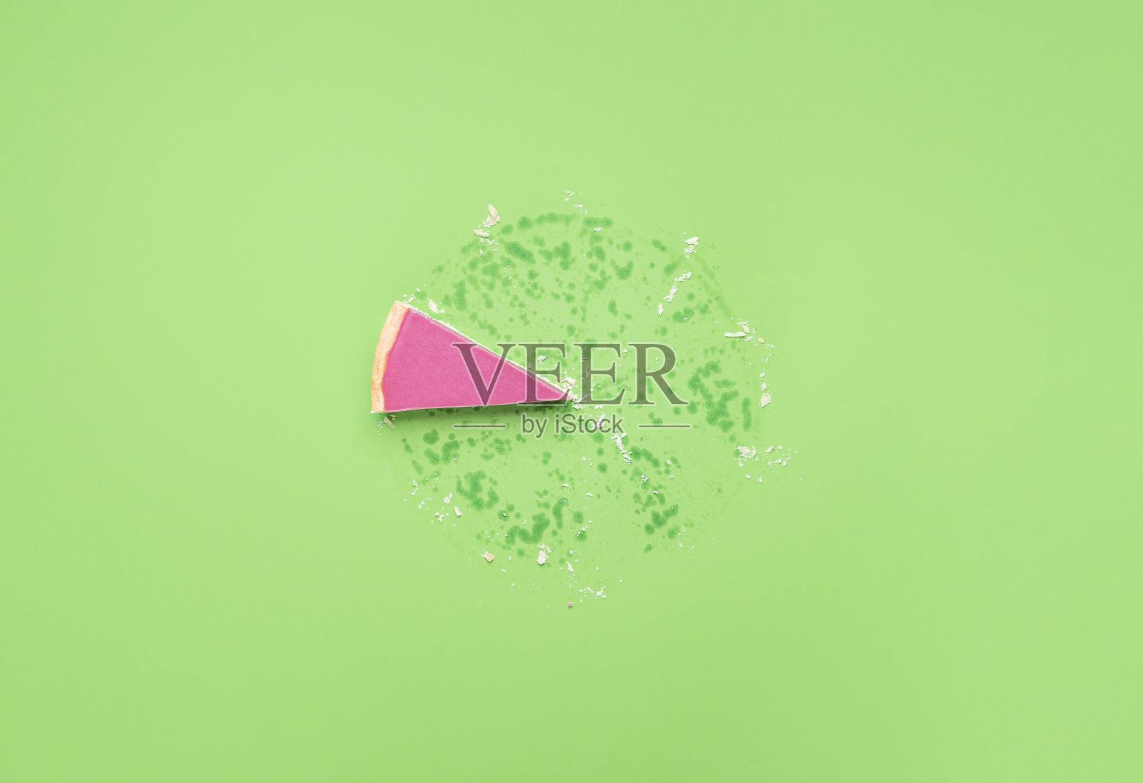 最后一块馅饼。只有一块粉色的馅饼。Ruby巧克力馅饼照片摄影图片