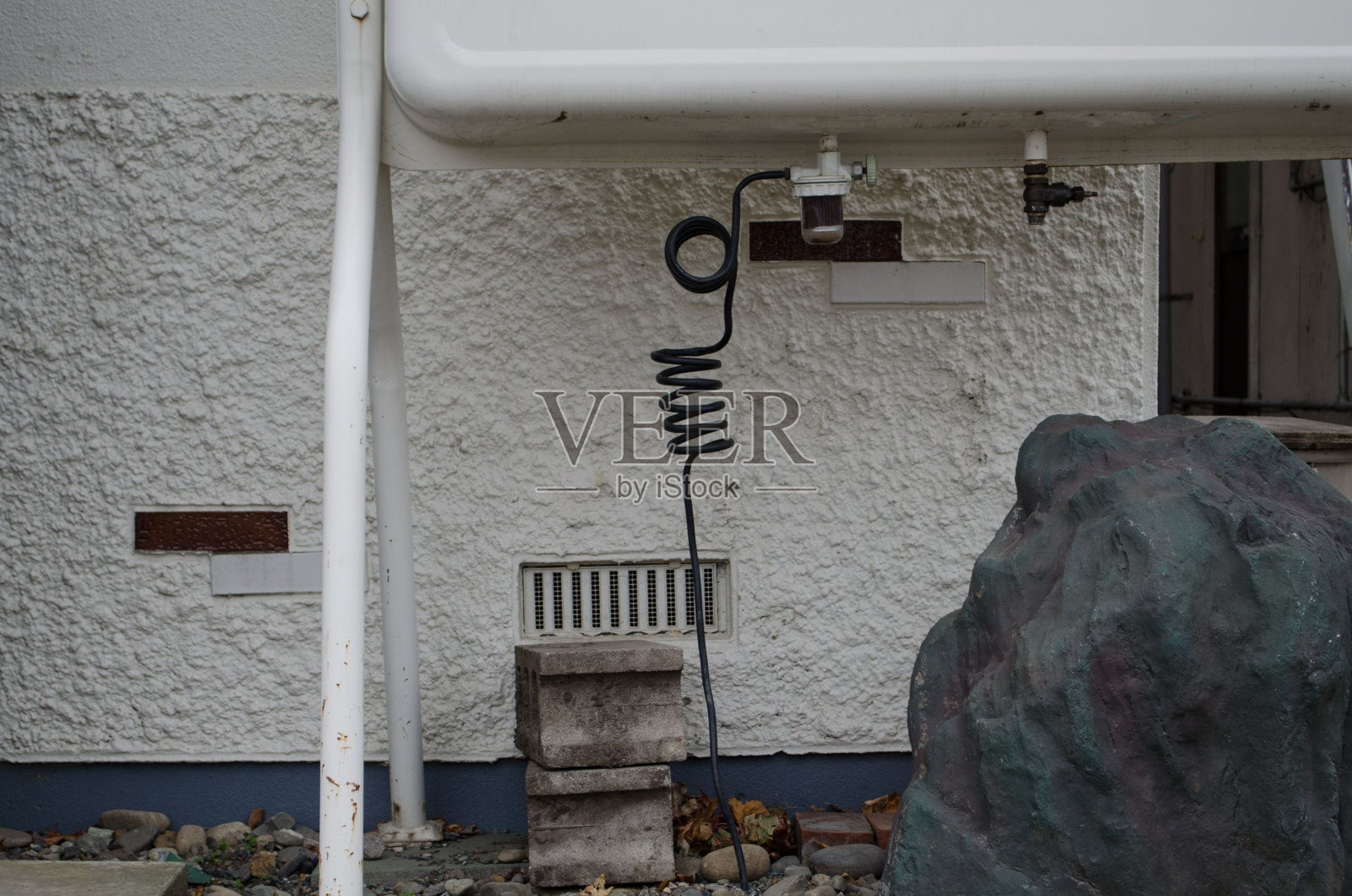 煤油罐下面照片摄影图片